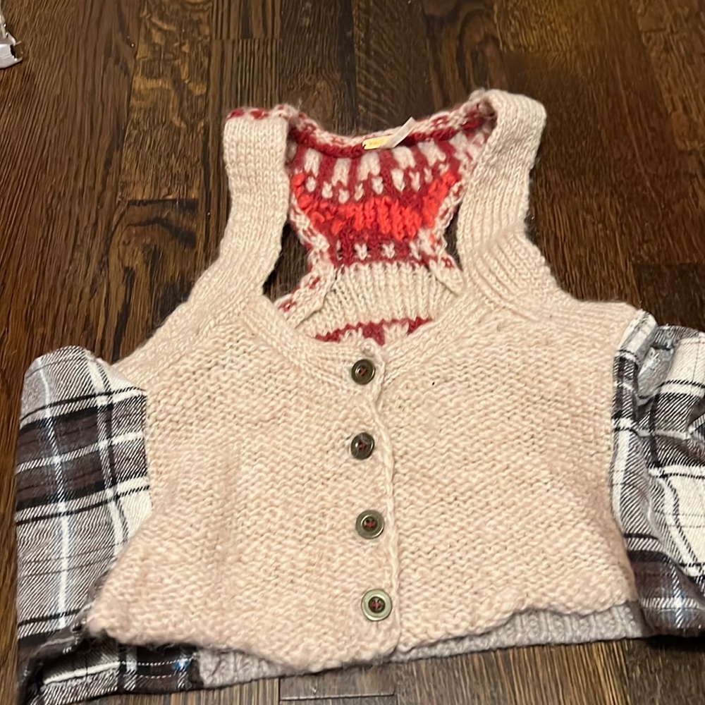 Free People L vest but fits all sizes Patcheork look button front Love 💕 plaid